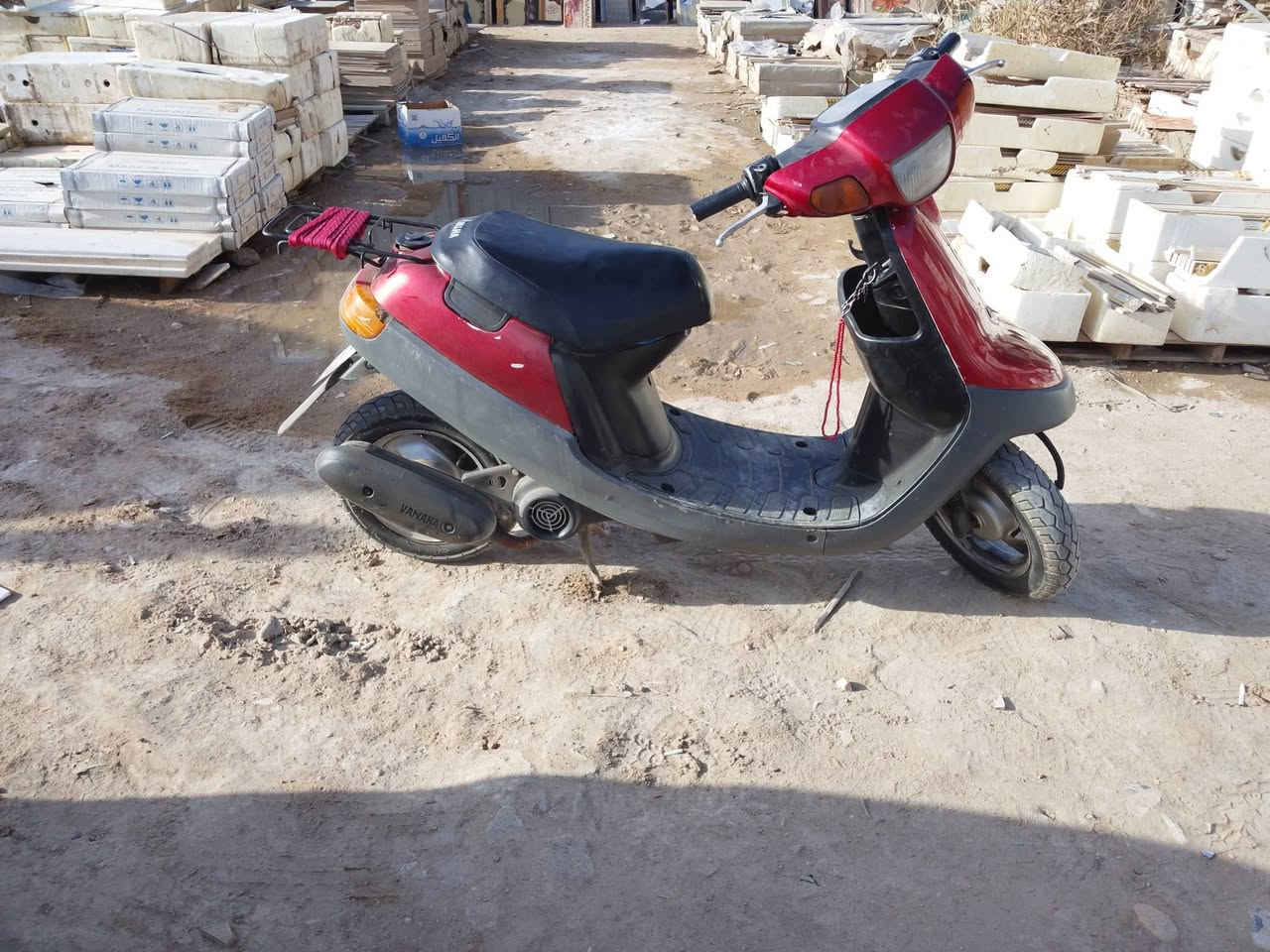 للبيع 300 وبيها مجال ***********
