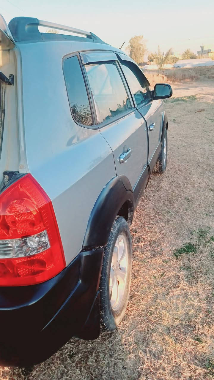 توسان خليجي
2009 سياره جاهز كير محرك كل جديد 
سياره بيه قطعتين جاملق جهة سايق كلير 
وجنطعه مصبوغه  وبيه سونار 
سياره حلو ونضيفه 
مكان سياره بابل جبله 
رقم بغداد بسمي سياره
115وبيه مجال ***********
