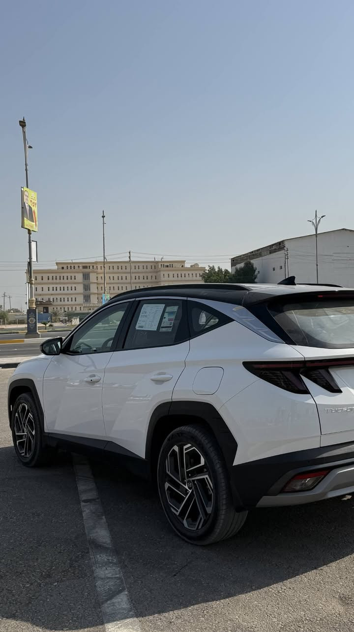 السلام عليكم
للبيع توسان 2025 زيرو ماشيه 900 كيلو فقط 
تو كلر فول مواصفات 
كشنات كهرباء 
بصمه 
تشغيل عن بعد 
صندوق كهرباء 
ويل جبير 
السعر 244 وبيها مجال جدا بسيط 
مكان السياره كربلاء 
الاستفسار اتصال على الرقم ***********
