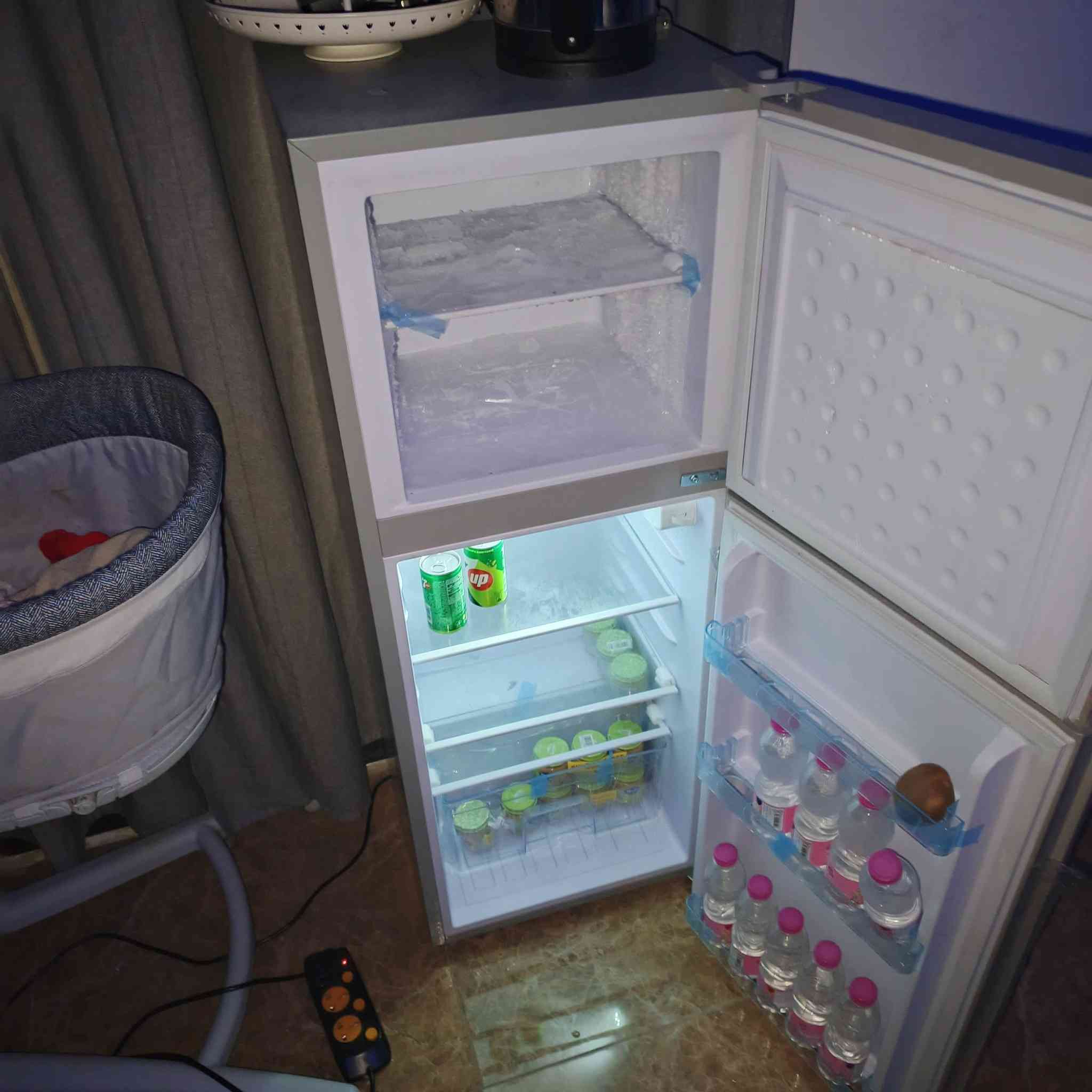 ثلاجه جديده  اريده150$ ***********
