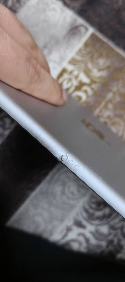 السلام عليكم متوفر ايباد 9 ذكرا 64 بطاريه بين ال75ول80 قبل ٣اشهر ضربتو حاسبه جانت 80نضافه مو فول الشاصي بس طخات واكو فطر بلشاصي مبدل فقط اكلاسه حاسبه نورمان سعر 200 بي مجال بسيط مكان موصل ايسر حي القدس واتس***********
