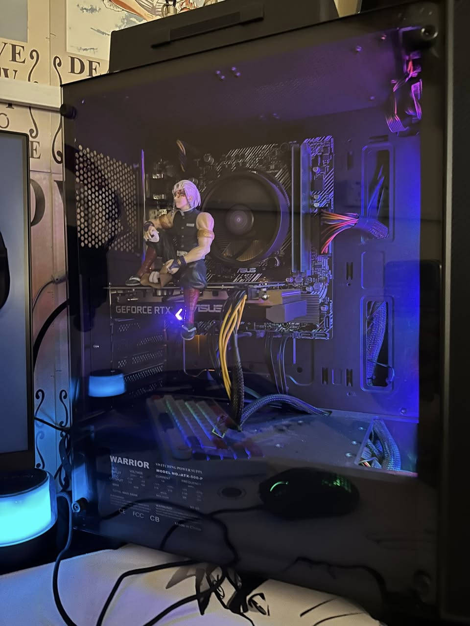 السلام عليكم pc مستخدمة مواصفات اقتصادية للبيع
Rtx 3050 6gb 
Ryzin 5 5500 
Mother bored B 450 
Ram 16 gb ddr 4 
Hard 1 TB , Ssd 256 gb 
Power 500 w 
بالاظافة الى كامل ملحقاتها ( شاشة كيمنك داهوا 165 Hz حجم 24 انج ips , 0.5 mls 
Ubs 1500 offline 
كيبورد كيمنك مغناطيسي 
سماعة كيمنك احترافية واير لس zuse pro 
ماوس بلودي كيمنك احترافي 
ماوس باد واتر بروف 

التجميعه كامله رايدها بمليون دينار 
*********** متواجد فقط بالنهار لحد 4 العصر 
عنواني دوره ميكانيك جامع احمد المختار
