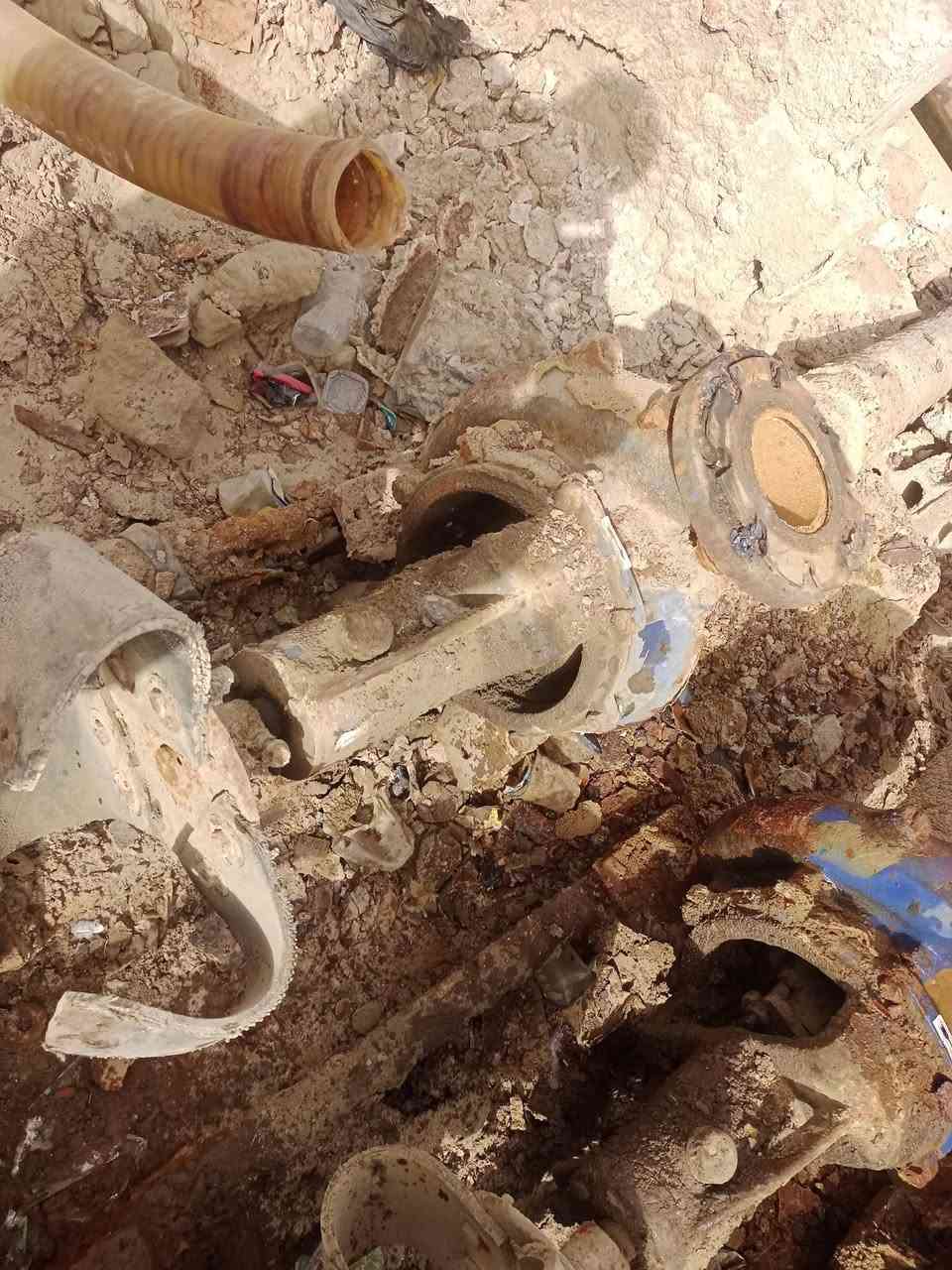 ماطورين 15 حصان صيني وثلاث خنازير 5فى4 للبيع للمعلومات الاتصال على ***********
