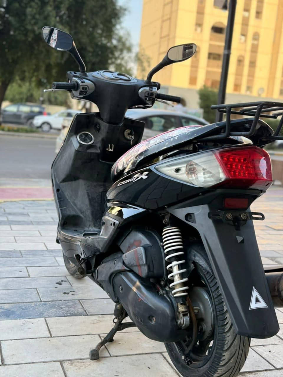 للبيع دراجه سكنس فحل مال رمبه  نوزل خطين ماشيه 6الاف حقيقي كفراته اصليه  محرك بلادي برغي مملعوب بيه كهربائيات كلها شغاله وراقها كامله أوي نقص مابيها السعر (850》الف العنوان بغداد الكرخ الاتصال على الرقم***********
