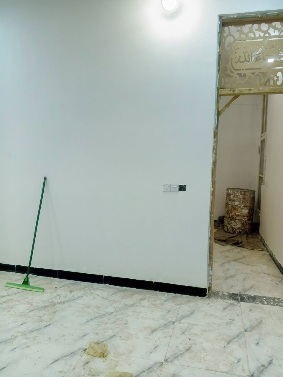 يا الله
السلام عليكم بيت للبيع طابو عقد 25 قرار محكمه المساحه 70 متر المكان كربلاء حوالي أبو مهدي المهندس الشبانات قرب المستوسف الشبانات يتكون من غرفه نوم وصاله و مطبخ وصحيات داخليه وخارجيه البيت بناء جديد ومرتب كامل  الستفسار ***********
