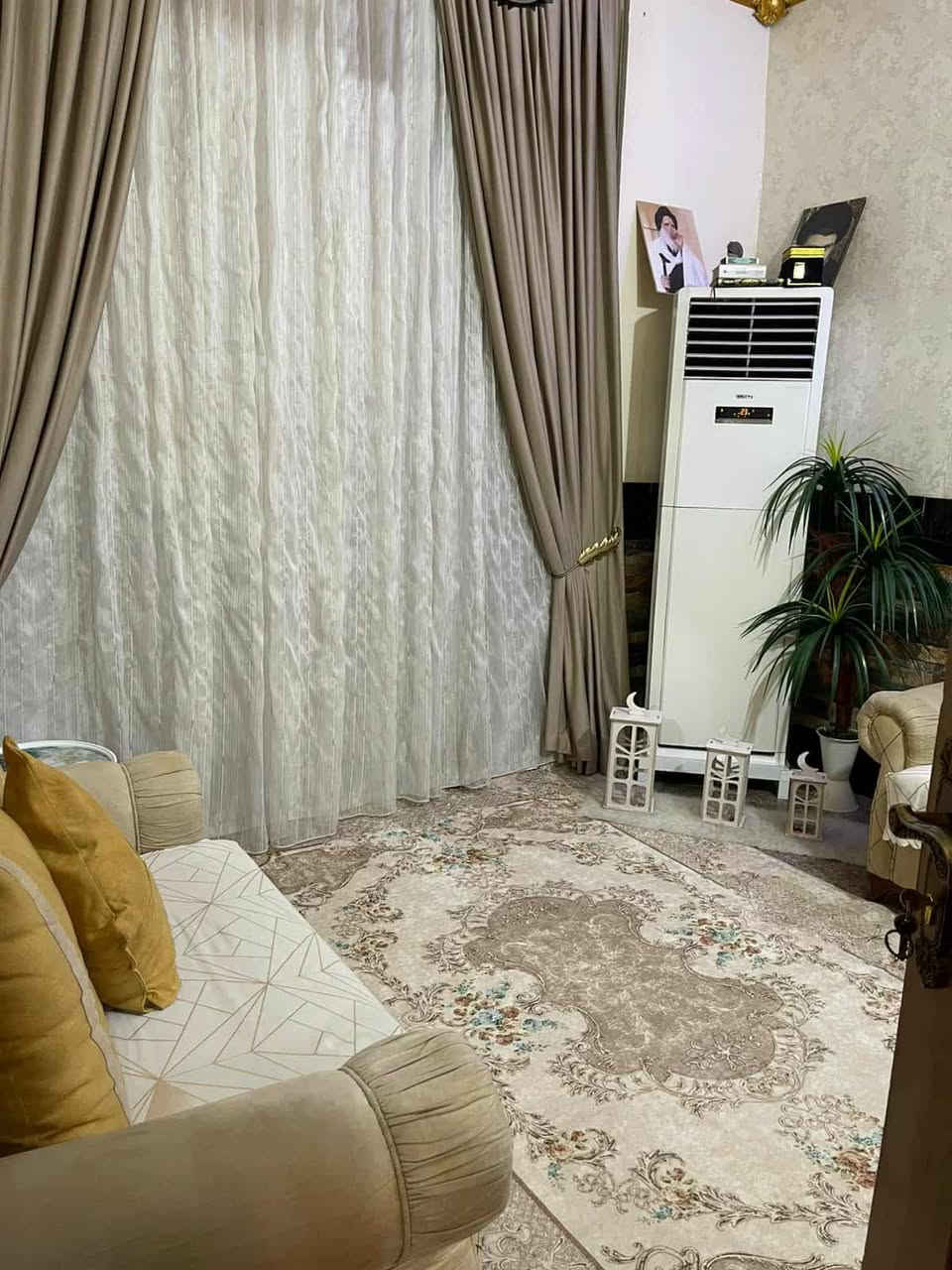 🟢 عقارات الامين شهداء النفط 

📍 الامين الثانية  قرب الساحة الترابي وقريب ايضا على سوبر ماركت الوائلي 

مشتمل ٥٠ ملك صرف واجهه ٥ متر مدخلين  
٣ طوابق  الطابق الأرض استقبال ومطبخ وخدمات  والطابق الثاني غرفتين وحده سويت والثانيه بدون حمام والطابق الثالث غرفه و بيتونة وسطح البيت 

✅ السعر :- 105 مليون مع مجال بسيط 

للاستفسار الاتصال على الرقم او مراجعة مكتب ادم للعقار 

***********
***********
