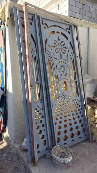 السلام عليكم باب حديد تفصال ثقيل البيع عنوان بصره ابو الخصيب *********** سعر 150 الف وبي مجال شراي
