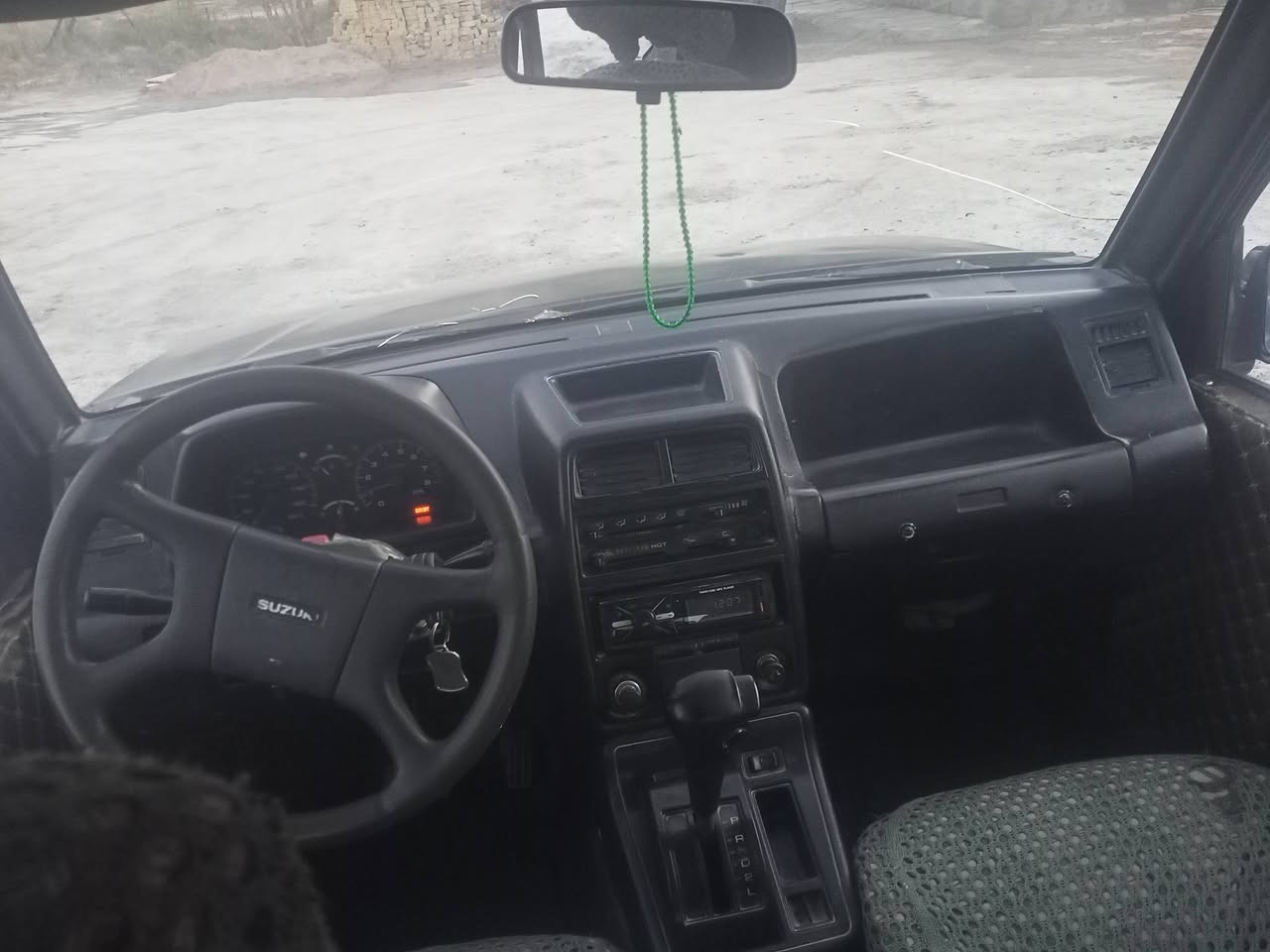 سلام عليكم سياره سازوكي كير ومحرك ونجي نضاف كهربائيات كله شغاله رقم بصره مشروع وطني سنويه لل2027 مكان ناصرية لسعر 35 وبيه مجال رقم ***********/      ***********
