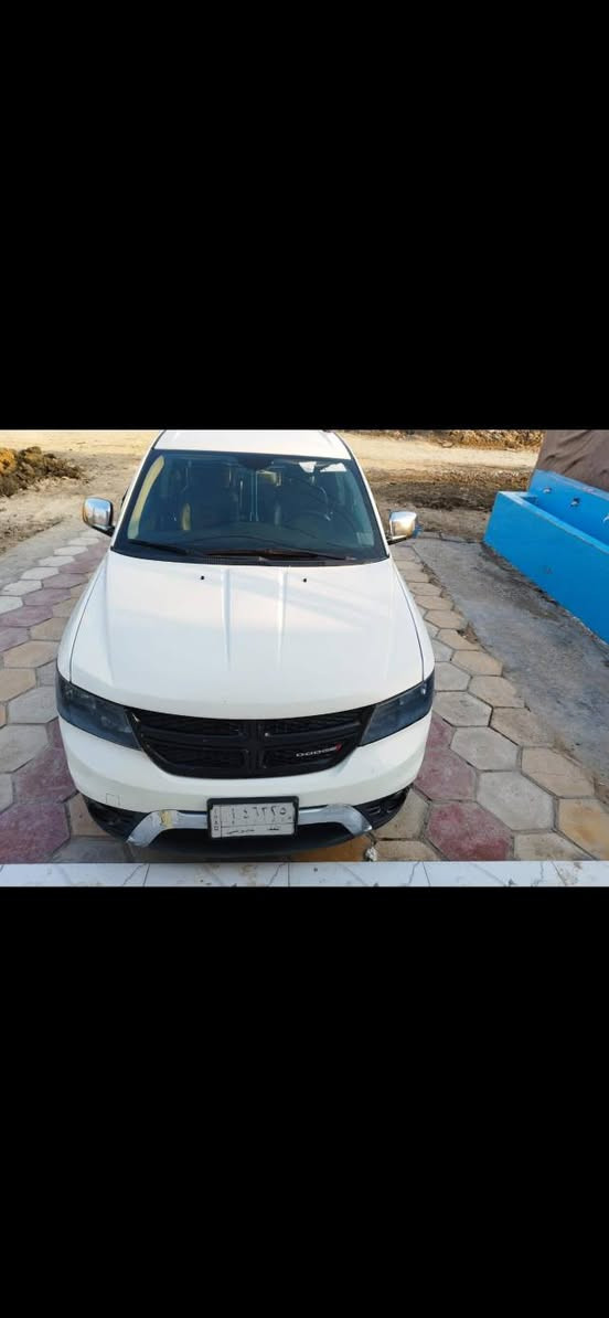 سلام عليكم  دوج جورني سته سلندر سبعه راكب 3قطع تبريد  لون ابيض  سبعه راكب ويل كروم فول مواصفات ماعدي الفتحه تبريد ثلج  موديل 14 ا حادث في الخلف كير مكينه  خير من الله. حداديه جديده تايرات جدد  سياره حلوه رقمها نجف بسمي مداور ثاني يوم. مشروع وطني   بصمتين ابواب  تشغيل عن بعد  . حساسات كلها 
شغاله ماتخسر عليها ولا ربع مكاني ناصريه الاسكان الصناعي  غير متواجد. عل فيس  اتصال علا الرقم التالي ***********  جهاز تتبع GBS بيها شاشه چبيره    تحكم ستيرن.جهتين  كشن مال السايق بي تحكم.  زراگه علا الجامه الخلفيه  لايت عالي زنون ناصي اصفر    كروس رود فئتها بيها هواي موصفات بعد.
