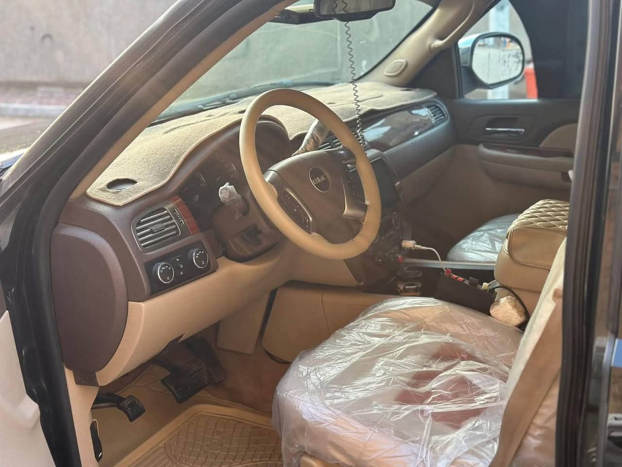السلام عليك
GMCنوع يوكن.
للبيع ادوات بدون كص السعر 60 وبيهة مجال 
رقم صاحبهة ***********
مكانهة حي اور
