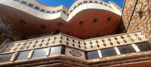 #بيت_في_الشعلة 
#قطاع12_قرب_شارع60
#مساحته160
#مسلح_قرب_مدرسة_النزاهة
#طابقين_يحتوي_ع_4_غرف
#استقبال
#مطبخين_حار_وبارد
#3حمامات
#حوش_مساحتة_كبيرة 
#المراجعة_مع_صاحب_الدار ***********
