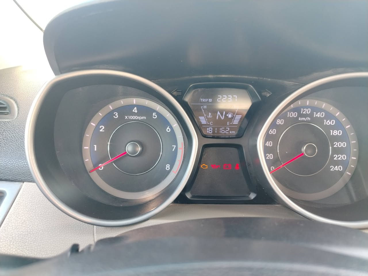 من رخصة  الكروب. النترا خليجي. موديل 2015 رقم بغداد بأسمي  سنويه ل2027بلا حادث فقط رشات. صبغ أثر  تقشير الصور موجوده بالمنشور كير مكينه 1800 خير من الله داخل صاج فول مواصفات فتحه اشاير ب المري تبريد قطعتين تحكم ستيرن المكان بغداد *********** السعر 124 وبيه مجال لشراي
