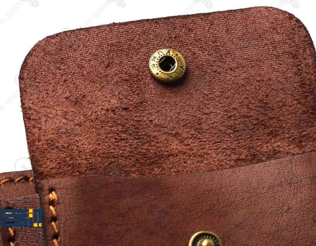 ✨ محفظة جلد طبيعي فاخرة - صناعة يدوية مميزة 
🚕 متوفر توصيل لجمع محافظات العراق 🚕

🔸 مصنوعة من الجلد الطبيعي بجودة عالية ودقة في التفاصيل
🔸 حرفة يدوية تعكس الأناقة والتميز في كل خياطة.
🔸 تصميم كلاسيكي يلائم جميع الأذواق، مثالي للاستخدام اليومي أو كهدية راقية
🔸 مصنوع لتحمل الزمن ويمنحك الفخامة التي تستحقها
🔸 متوفر اكثر من نوع وشكل ومتعددة الاستخدام

....... بسعر 15 الف دينار.........

أوقات العمل يوميا: من الساعة 3:30 م الى ساعة 10:00م ⏰️
......
👍يتوفر لدينا العديد من الماركات وبأنسب الاسعار👍
🎁لمزيد من المعلومات راسل صفحة مكتب رعد البيار🎁
......
رمادي شارع التجنيد 🚦🚥🚦 خلف مستشفى الصفوة
قرب تقاطع الصياغ او قرب جامع الحاج كسار
☎️***********☎️
☎️***********☎️
