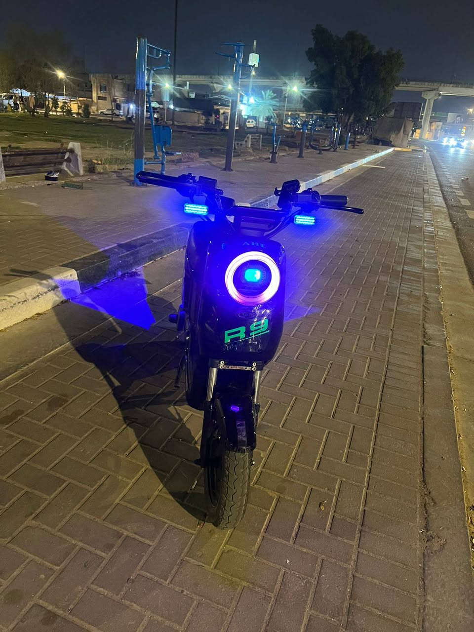 دراجه شحن R9 مكفوله من كلشي و مبدل عقل رياضي و كڤرات جدد مثل ما موضح كدامكم و دراجه مداريه من دوام للبيت و شحانته موجوده و گلشي موجود بيه سعر دراجه 350 و بيه مجال شي بسيط ***********
