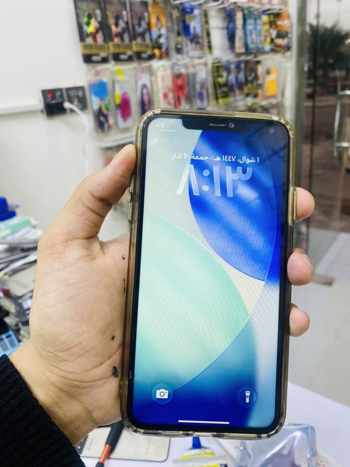 ايفون 11 برو ماكس 
ذاكرة 64 
مبدل شاشة وبطارية الجهاز مرتب 
السعر 180
مكاني شطرة 
واتساب ***********
