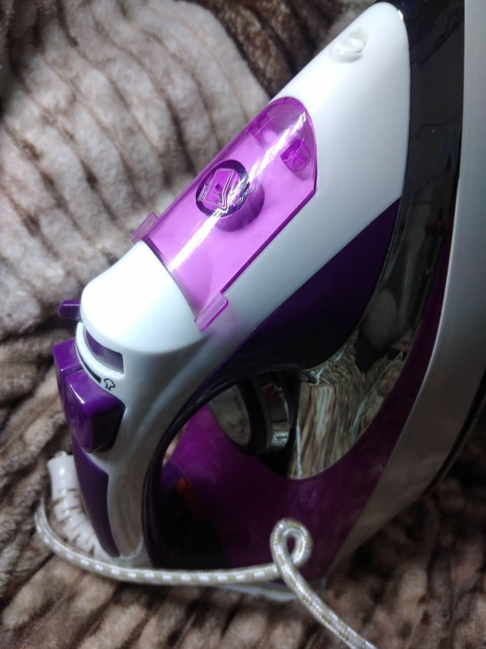 السلام عليكم، جهاز كاوية ملابس (اوتي) مع رشاش ماء داخلي كسر بي من فوق قليل، امحددة بالصورة،
فقط مرتين مكوي بي ملابس
قيم وخذ 🌳


**إذا كنت صاحب هذا الإعلان وتريد حذفه لأي سبب، رجاءا أرسل رسالة إلى الدعم الفني**