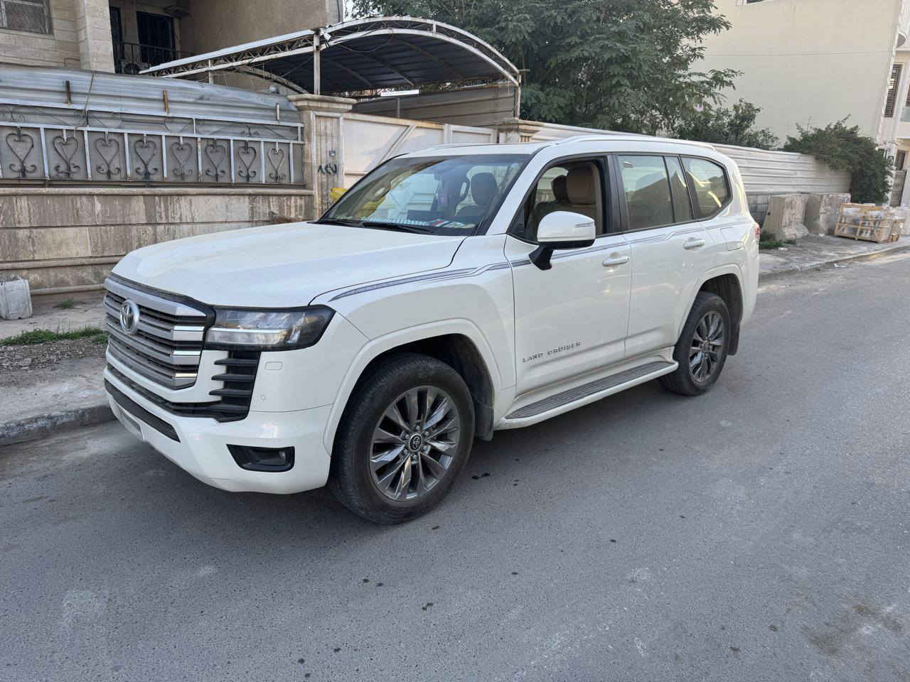 السلام عليكم للبيع غو مراوس بسيارة اقل 

تويوتا لاندكروزر GXR موديل 2023 

سيارة جديده ماشيه 19 الف 

مكفوله من الحادث والصبغ 

ثلاث شاشات بلادي 

رقم بغداد 

السعر 75000 دولار سبع شدات ونص 

باقي تفاصيل الGXR 

للاستفسار الاتصال فقط : *********** بغداد, العراق
