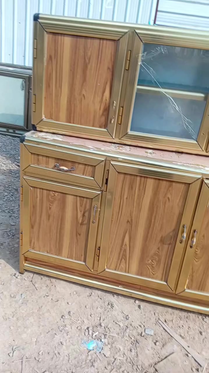 سلام عليكم كاونتر حطاطه السعر 250 قفله العنوان كاطون رازي مزاد الريان الاستفسار اكثر  واتس اب ***********
