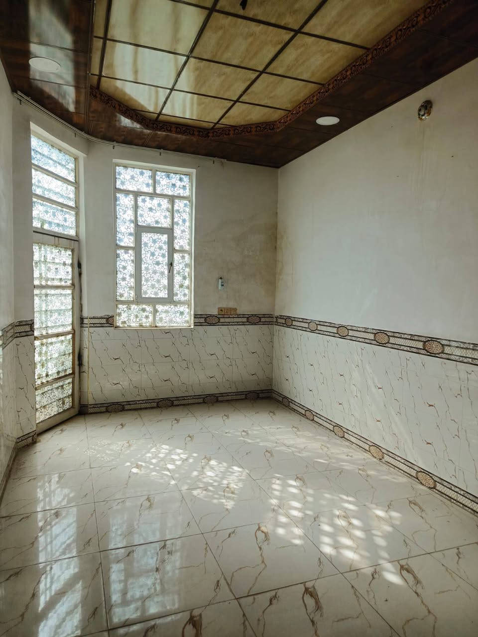 الدار الايجار مساحه 100 متر ملحق قريه غدير بيت نظيف خاص الايجار الاستفسار أكثر ***********
