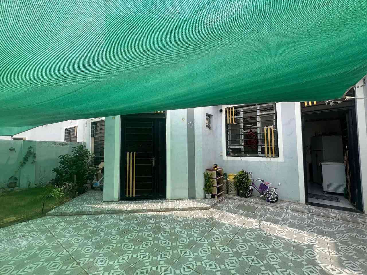 بيت في مجمع الرواد ثاني بيت بصف الركن مساحة 200 متر يباع نقداً ويباع اقساط
