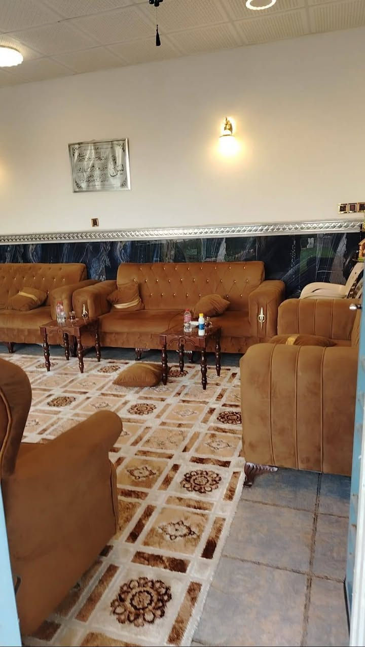 السلام عليكم دار للبيع طابو زراعي سند 25 المكان جاي من سيطرت بغداد يم الجملونات المساحه 450م البيت على شارع العام السعر 140 للاستفسار ***********
