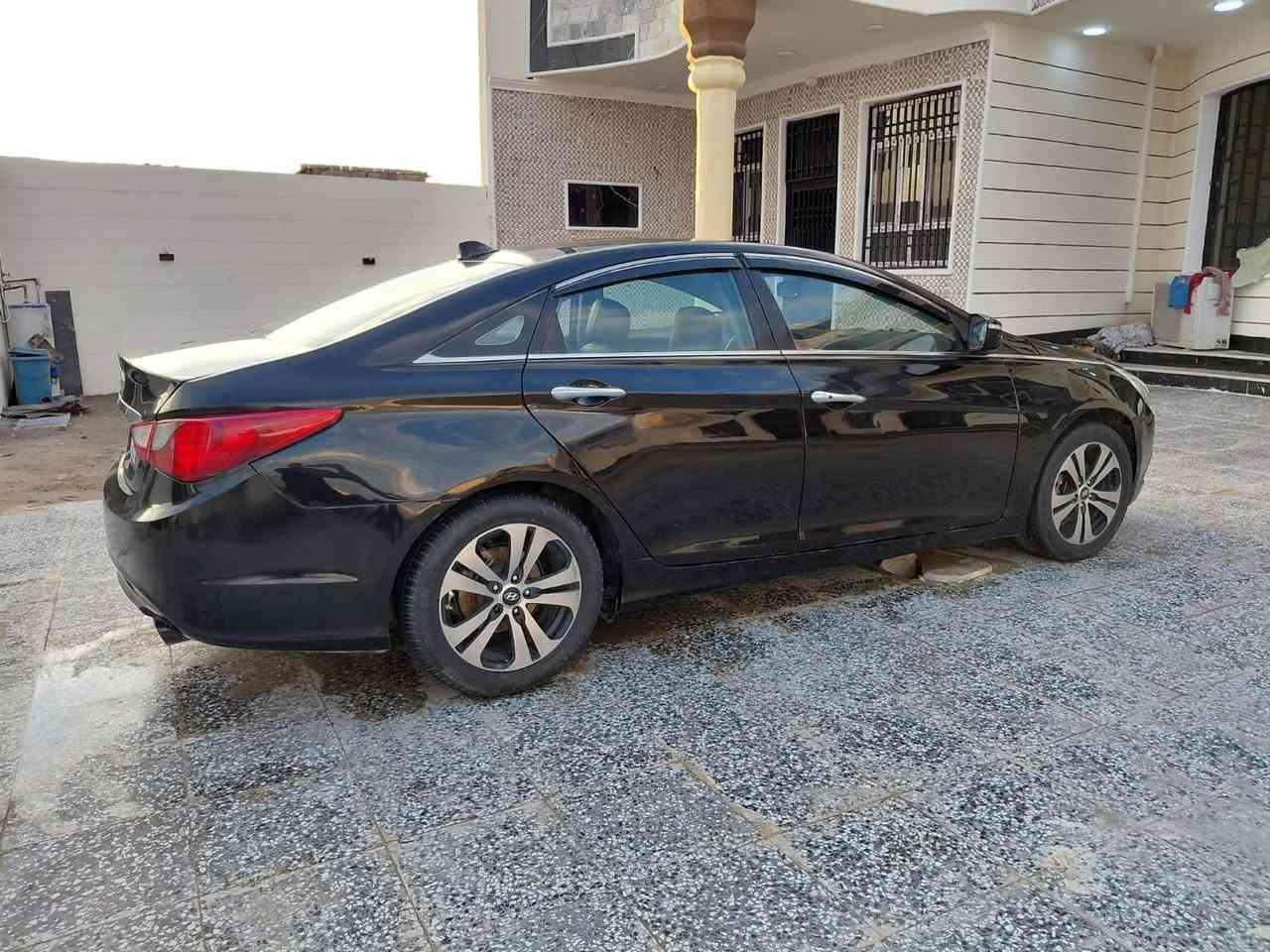 سلام عليكم سوناتا موديل 2013 سنويه 2030 رقم كربلاء انكليزي هزه جديده سياره بسمي تحويل ثاني يوم مكينه 2400  مكينه وكير وحداديه كهربيئيات تخم تاير تبريد مكفولات  موصفات بصمه تحكم جهتين مري شفط كشنات تدفئه تبريد كشنات كهرباء  وجلد تبريد قطعتين سياره فول من عده الفتحه سياره وارد امريكي  بيها طخطخات  ابيع صبغ حزام  رقم الهاتف  ***********مكاني كربلاء مامتواجد على نت سياره كل نقص مابيها السعر 93  بيها مجال حك الجيه
