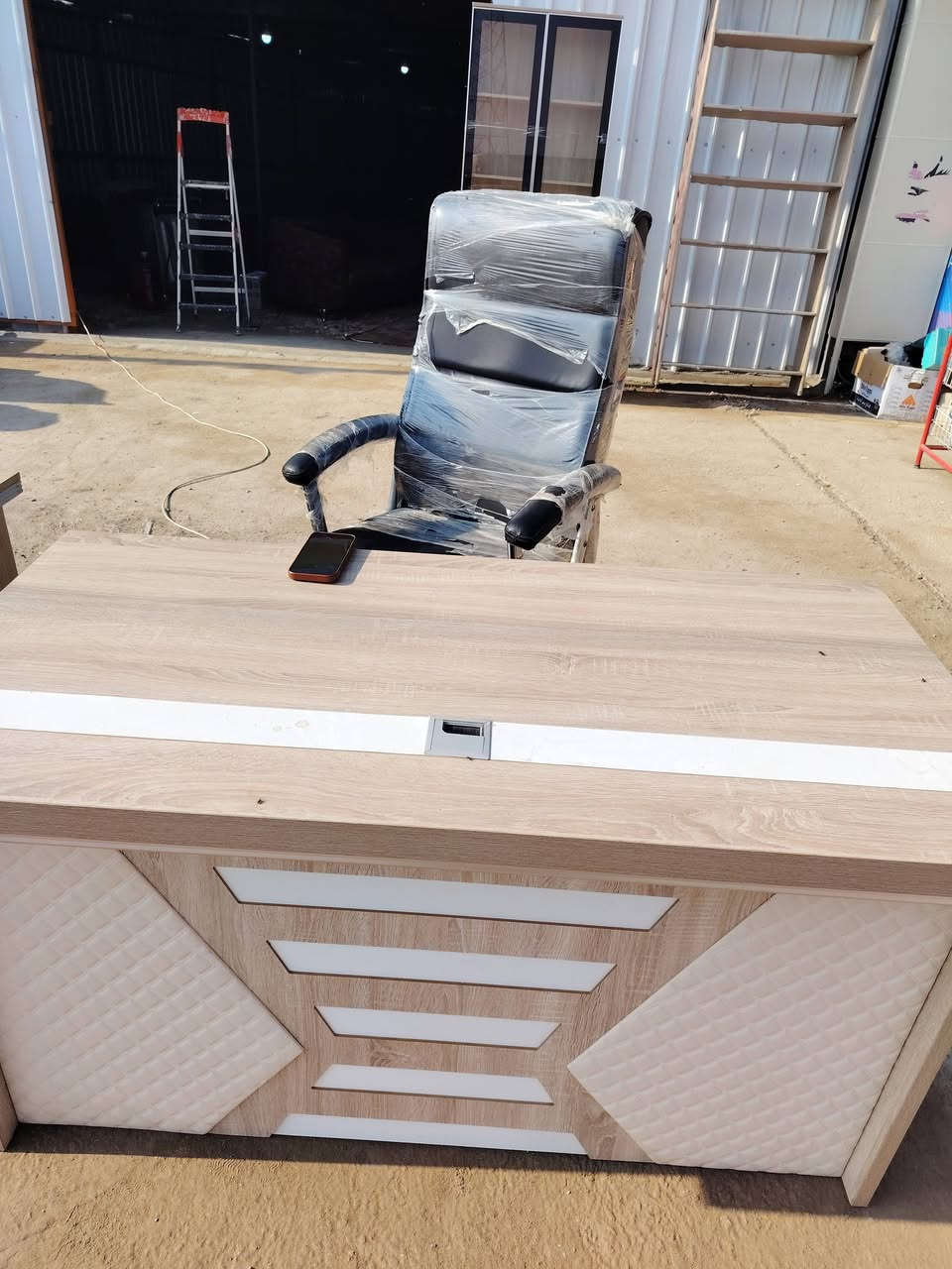 لبيع وشراء الأثاث المستعمل والجديد ومراوس كاطون الرازي قرب المجسر الجديد نشتري كافت الأثاث المنزلي ولمكتبي وغرف نوم تركي صاج عراقي للاستفسار هاتف وتس اب ***********
