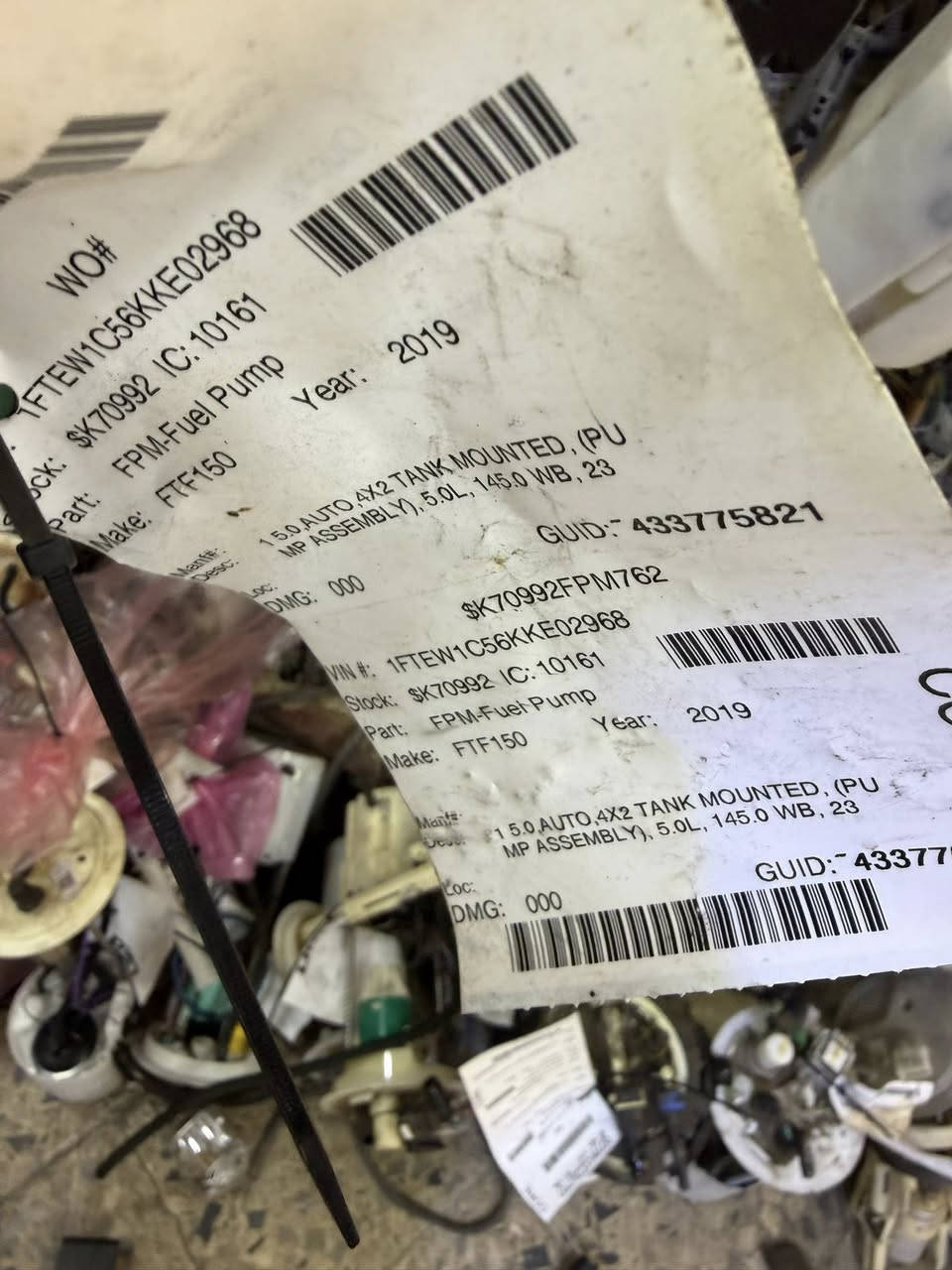 سلام وعليكم حبايب لحك عرض ولمده 10 ايام قاعده فيت بم اصليه تفصيخ حاويه مال فورد F150  من موديل 2015/ 2020 شرط النضافه ولفحص عليها عرض ويه توصيل 50 الف لباب بيتك وتدللون *********** حجز واتساب ❤️ ومتوفر جمله لاصحاب المحلات ولورش
