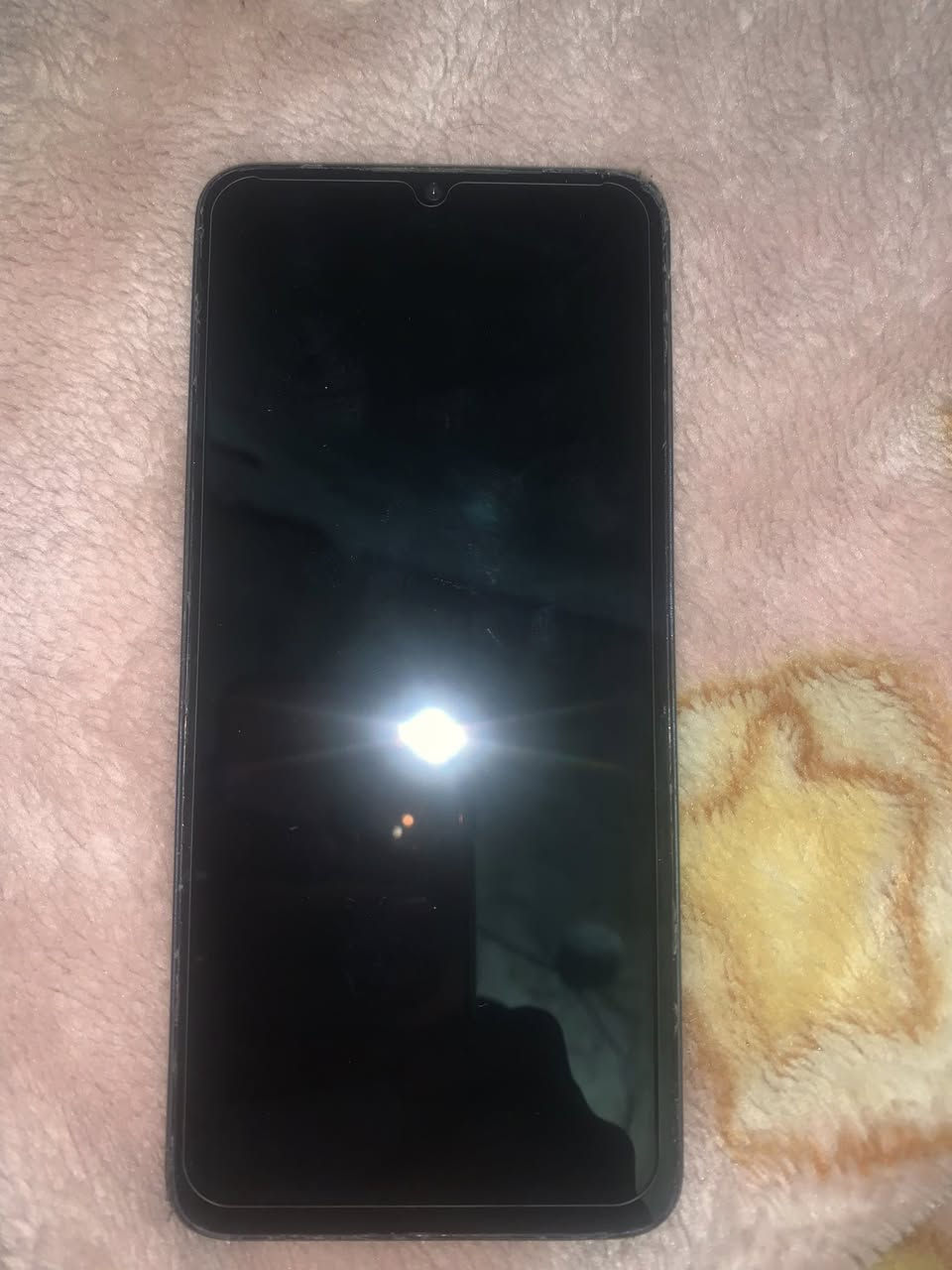 سلام عليكم جهاز لبيع ريدمي c13جهاز فول لمس صوت كامرات وضحات  بس شاشه مبدله وكاله لسعر ٨٥ بي شخوط بصيطه مكان بغداد رقم لهاتف ***********
