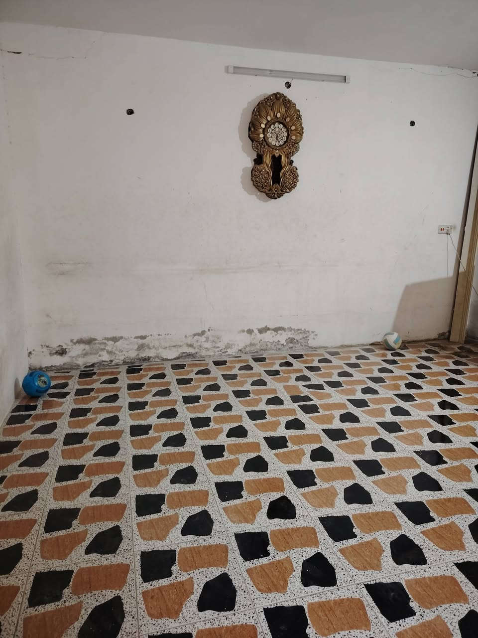 السلام عليكم بيت زراعي للبيع سند 117 للبيع مساحه 120 متر البيت يرادله ترتيب البيت منطقه سويب السعر 50 وبي مجال قليل استفسار اكثر ***********
