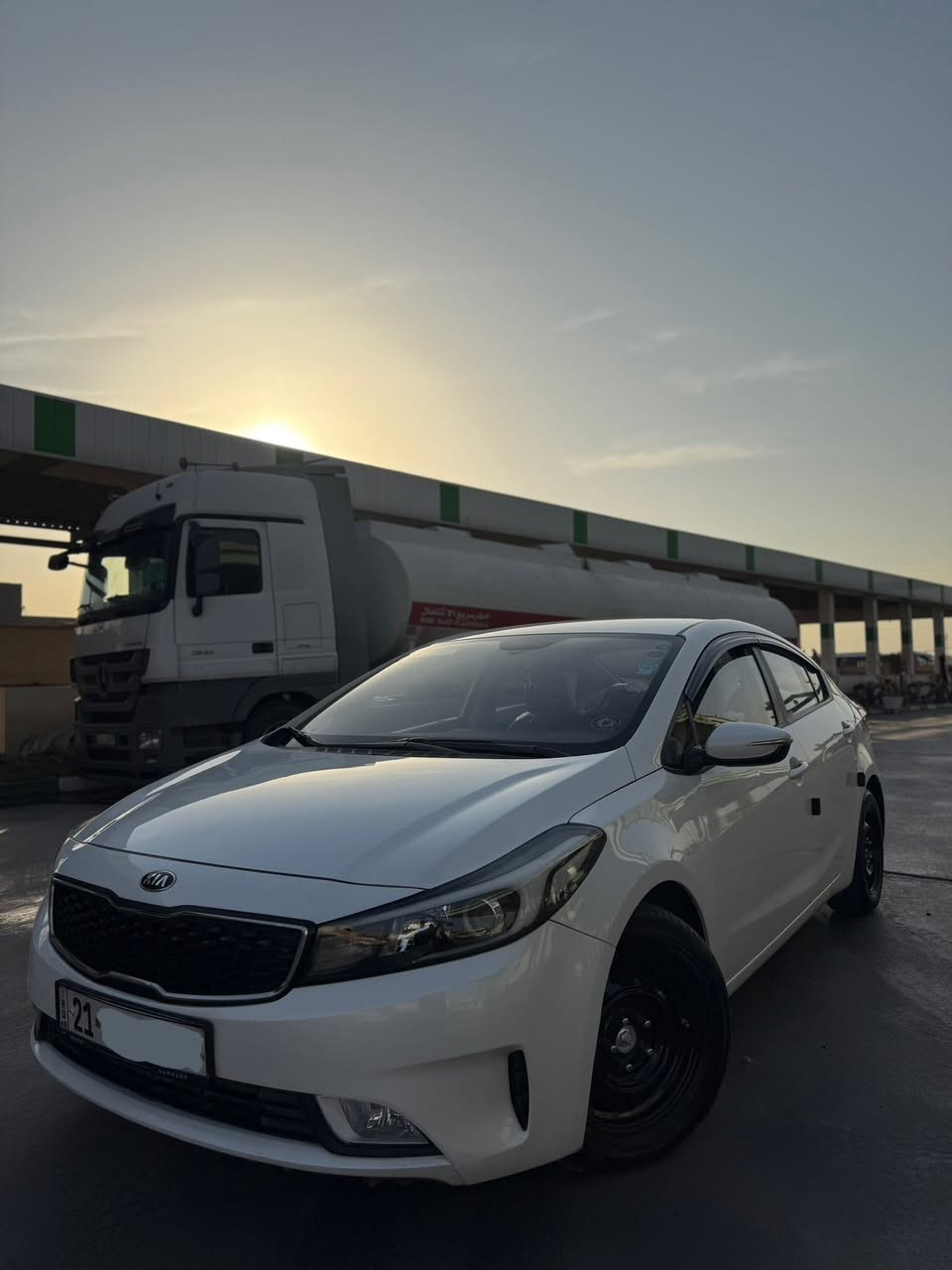 السلام عليكم
للبيع كيا سيراتو ( 2017 ) خليجي ( ماشية 83 ) الشركة الدولية كفاله عامة بدون صبغ حته الدعاميات سبير مانازل رقم شمالي سنوية جديدة رقم دولي جديد تريد تحويل وكالة حاضر 
مواصفاتها 
تحكمات ستيرن
اشاير مري
كشاف ضباب 
لايت كهربائي 
سيارة جديدة بوضع الشركة بدون نقص جاهزة محرك كير صدر دبل تايرات تبريد كلة بوضع الشركة ومكفول 
ملاحضة ( السيارة مكفولة وبوضع الشركة ) 
مكاني بغداد 
السعر 136 
***********
