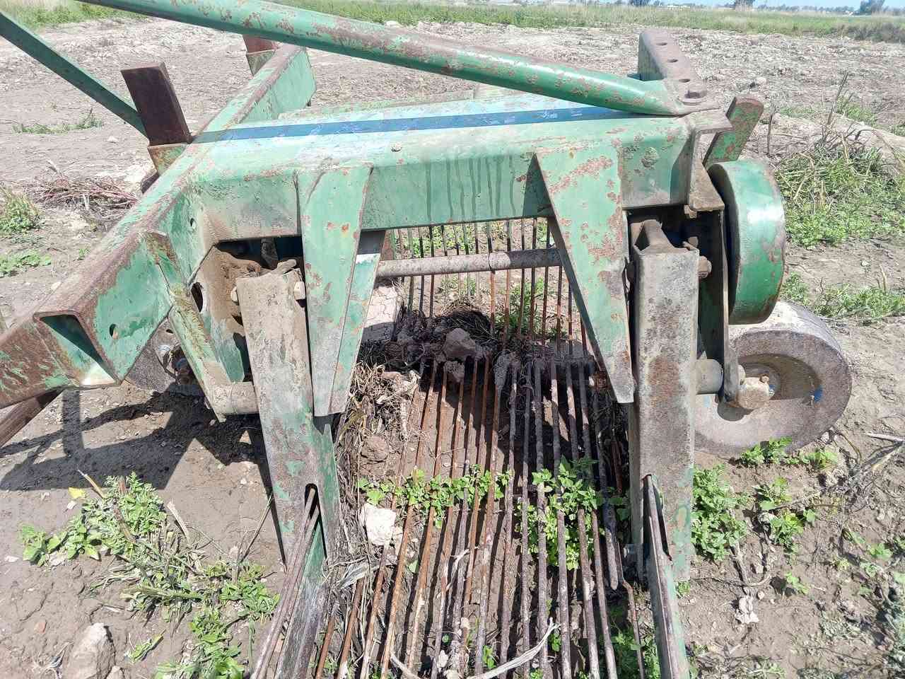 سلام عليكم قالعه بطاطه عنوان اليوسفيه سعر 650الف بيه مجال شراي حاضر اني  رقام ***********.   ***********
