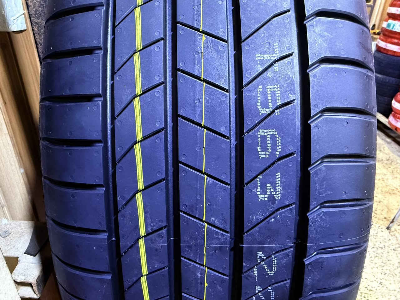 سلام وعليكم تك سبير منازل ويل وتاير زيرو كي فور الحجم 17 السعر اتصل وتدلل ***********
