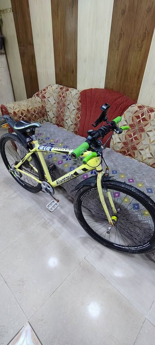 بايسكل للبيع نظيف وجاهز كلو شغال كير فقاس بريك قرص مو فحمات مرتب
السعر ٦٠


**إذا كنت صاحب هذا الإعلان وتريد حذفه لأي سبب، رجاءا أرسل رسالة إلى الدعم الفني**