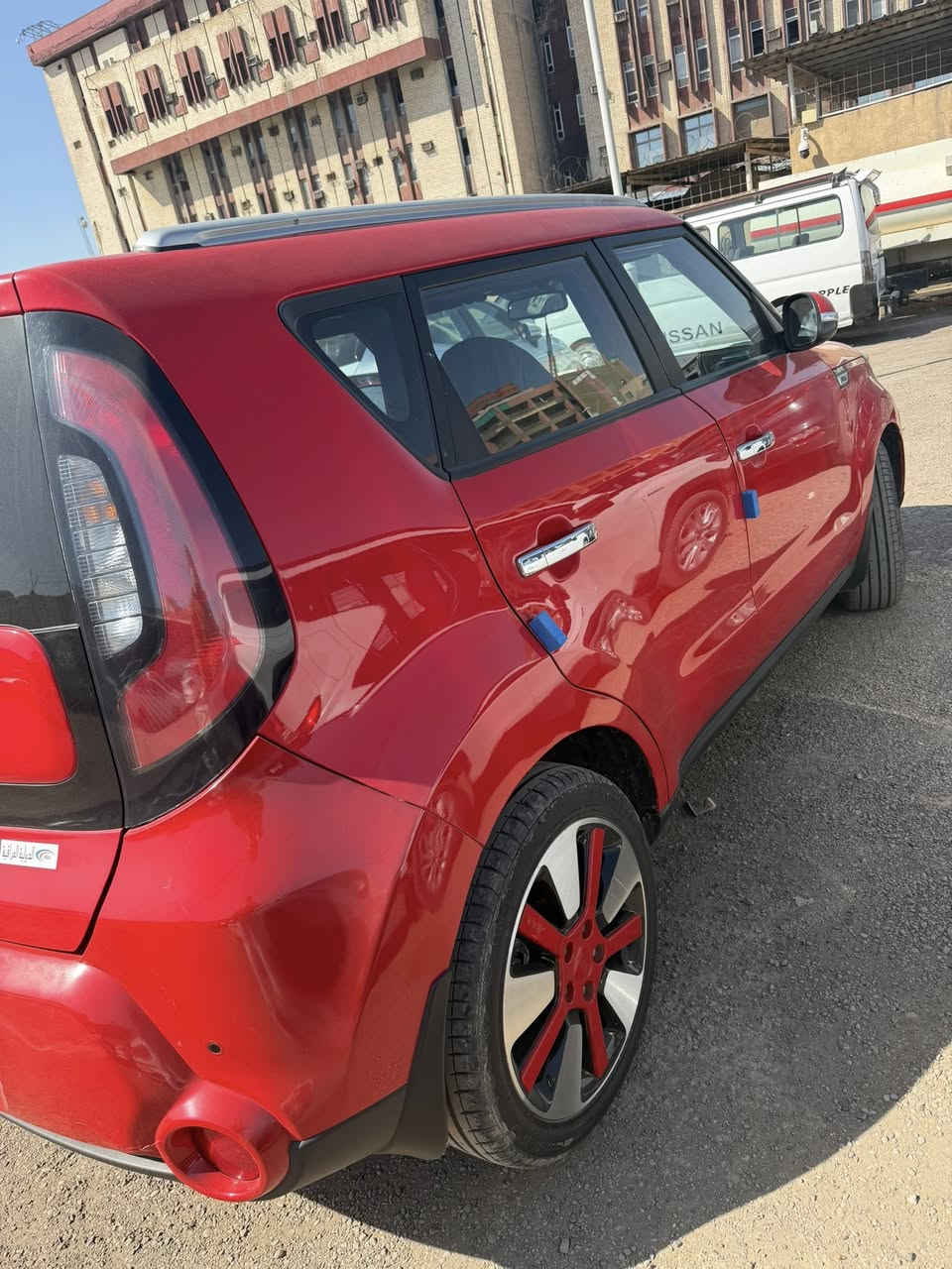 السلام عليكم  كيا سول 2016 وارد خليجي شركه الدوليه العراقيه مكينه 1.6 دوش كير ATشاشه وكامره اصلي وعداد 81 الف كيلو متر 

تحكم ستيرن و 3 سرعات حركه ستيرن وداخل جلد احمر ومرايا  اوتدم  ومري شفط و ويل 18  حساس خلفي اصلي مال شركه دوليه معروفه 
مكينه وكير وصدر امامي خلفي كله جديد وتخم تاير جديد  وتبريد كله جديد وسويجات ثنين وارضيات شركه
رقم بغداد هزا ورقم وسنويه جدد باسمي 
بيه صبغ شي قليل بل هلال  جاملغ الخلفي كلش قليل وعندي صوره قبل صبغ وبيه بارد شويه بجاملغ امامي 

وبقيه كله مكفول ومكاني بغداد حي الجهاد 
والسعر 126 ورقه ومجال  (***********)
