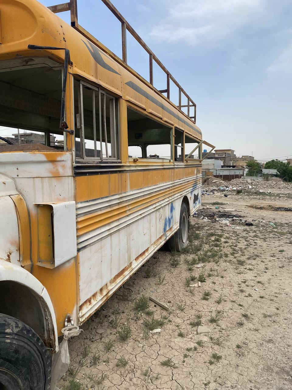 سلام عليكم 
باص مطعم كامل  اي نقص مابي
رقم انبار 
لون صفر 
يحتجله محرك بس 
وتيرات 
سعر٢٠ورقه
***********
