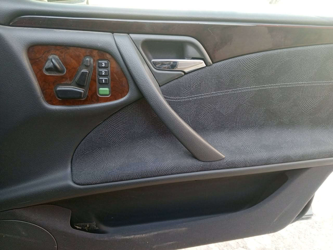 مرسيدس ام عيون موديل 98 محرك v  المرغوب سيارة كير عادي سيارة جاهزهه غرفة جديدة تبريد شغال شاشة ايباد رقم ديالى مشروع وطني تحويل بكل مكان السعر 80$ وبيه مجال للاتصال *********** واتساب بيع او مراوس
