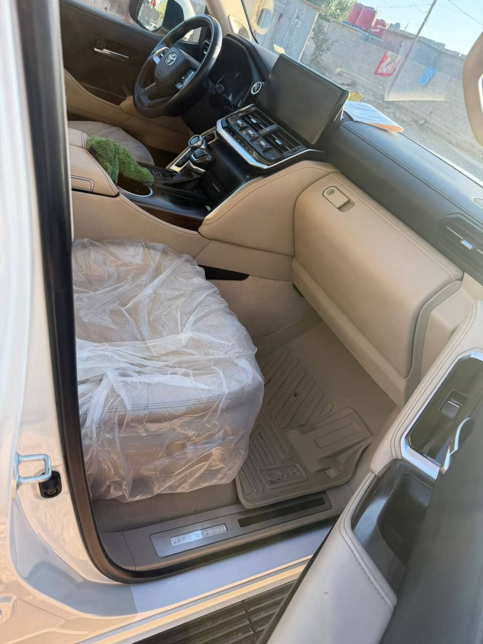 السلام وعليكم لاندكروز موديل 2024 ساز لمتد  توين تيربو فول مواصفات ماشيه 45 الف رقم اربيل بسم شريكه لؤلؤ العتماد وكاله بسمي سياره كفاله عامه من دعاميه لدعاميه
الهاتف ***********
