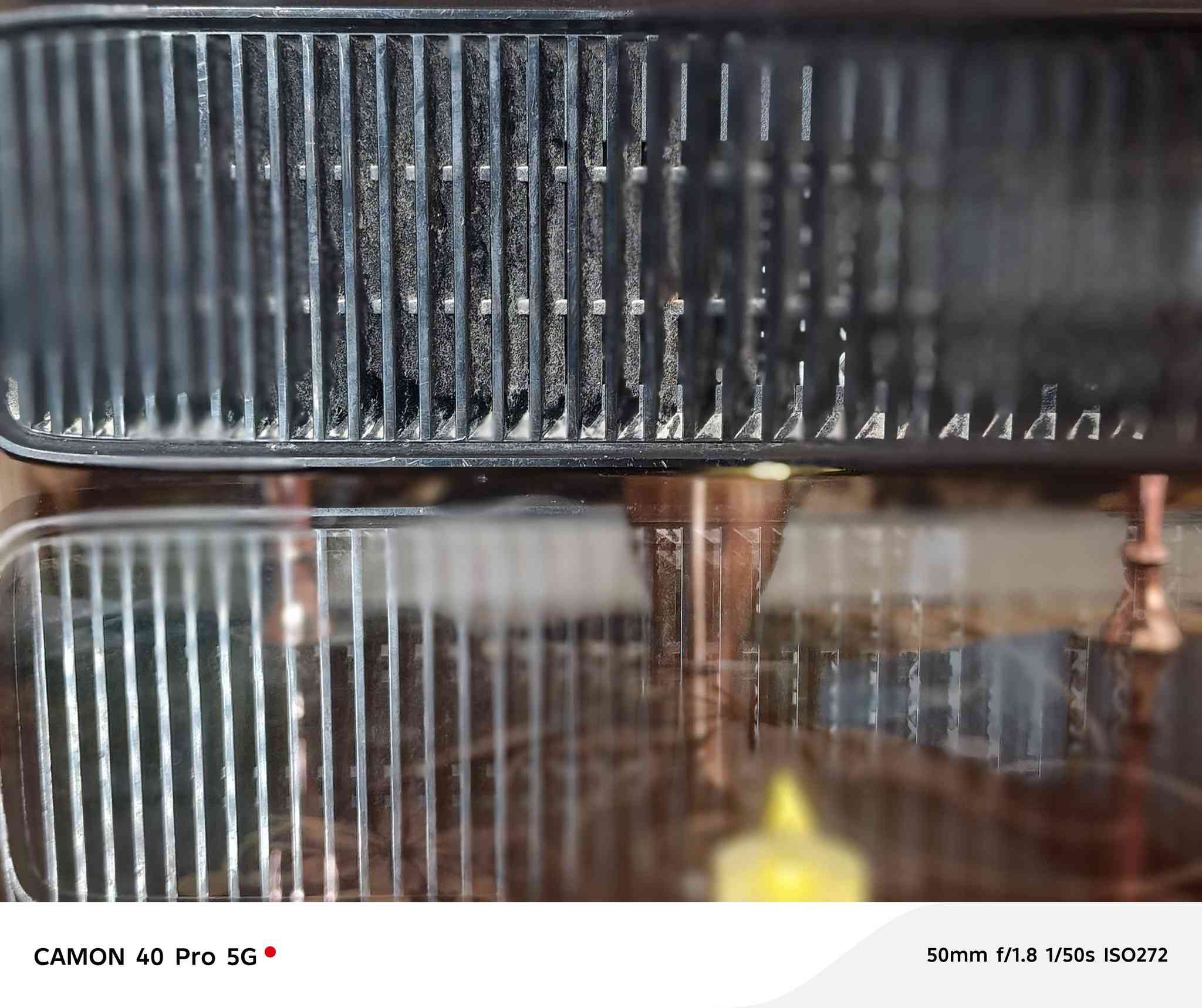 السلام عليكم اكس بوكس للبيع جميع الملحقات و الالعاب 118 إلا شيء واحد بي خلل هو حامل القرص موجود بالصور السعر ***********
