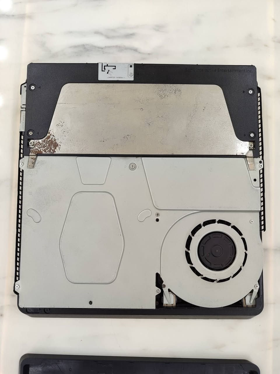 بلي 4 سلم مهكر نظام 11.52 بالقرص ويصير بالبرنامج حسب طلبك ذاكرة واحد تيرا والعاب تقريبا 16 لعبة قوية او اكثر حسب طلب مع جوستك اصلي وجوستك تجاري الجهاز لك ستيكر ونظيف جدا لكن من فوك الگفر مفتوح لتنظيف العدسة وشغال اي مشكلة مابي ع الفحص شرط سعرة 260 وتوصيل موجود 5 لأي مكان بالعراق 
هارد خارجي 500 كيكا ب 30 الف مع الالعاب اختيارك
والواحد تيرا سعرة 55
جوستك اصلية ب 25 الف 
جوستك تجارية ثنين ب 25 الف


**إذا كنت صاحب هذا الإعلان وتريد حذفه لأي سبب، رجاءا أرسل رسالة إلى الدعم الفني**