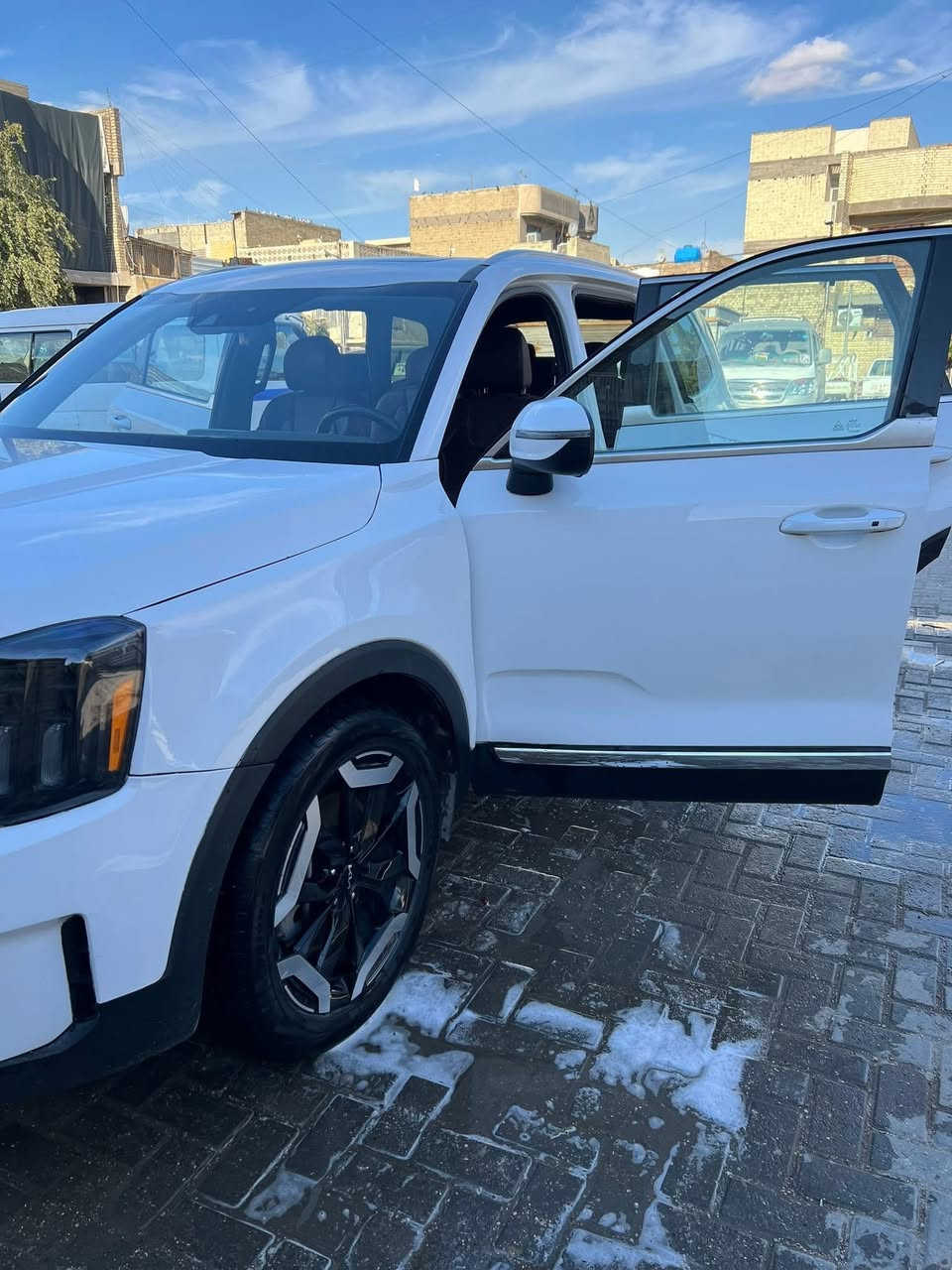 السلام عليكم
كيا تورلايد الموديل 2023

فول مواصفات 

شاشه وسطيه حجم كبير عداد الاكتروني 

كشنات منفصل vip

لأدار 

سياقه ذاتيه 

حساسات 

سايد بريك دكمه 

داخل السيارة قرميدي 

فتحه سقف صندوق كهرباء 

تحتوي على أربع انظمه ECOورياضي وطرق وعره 

مكفوله مكينه كير وحداديه 

رقم دولي 

حادث السيارة بنيد  وجاملغ 

السعر 260وبيها مجال 

العنوان بغداد 

رقم الهاتف ***********
