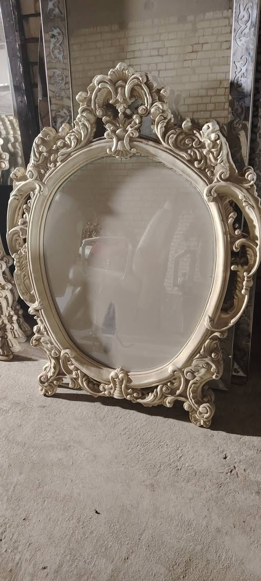 السلام عليكم كراسي عدد2 ومرايات 2 ومغسله شعر وقاطع مكان بابل مدينه القاسم *********** ***********
