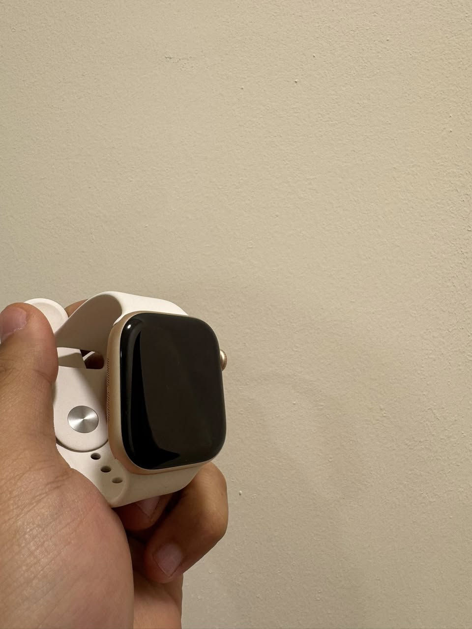 السلام عليكم للبيع ساعه Apple watch series 11 حجم 42 الساعه نظيفة جداً بعدها داخل الضمان يخلص ضمانها 2027/2/12  ملحقاتها كامله
سعرها 475000 وبيها مجال 
مكاني بغداد الكرخ
***********

