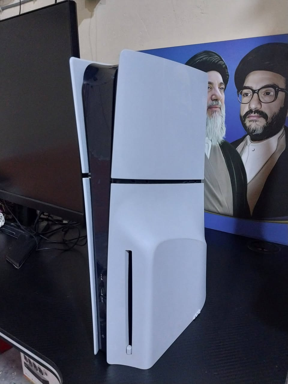 السلام عليكم
بلي فايف سلم نضيف 1 تيرا بايت اخو الجديد لوك ستيكر وياه الكارتونه الاصليه  نسخه القرص دبل جوستك

 + UPS  1500 ومع

  والبلي يجي  ويا كامل ملحقاته   

الرقم *********** للجادين فقط الرقم بيه  واتساب

السعر 850 قفله  رجاءً المو شراي لا يكسر بالسعر

العنوان نجف
