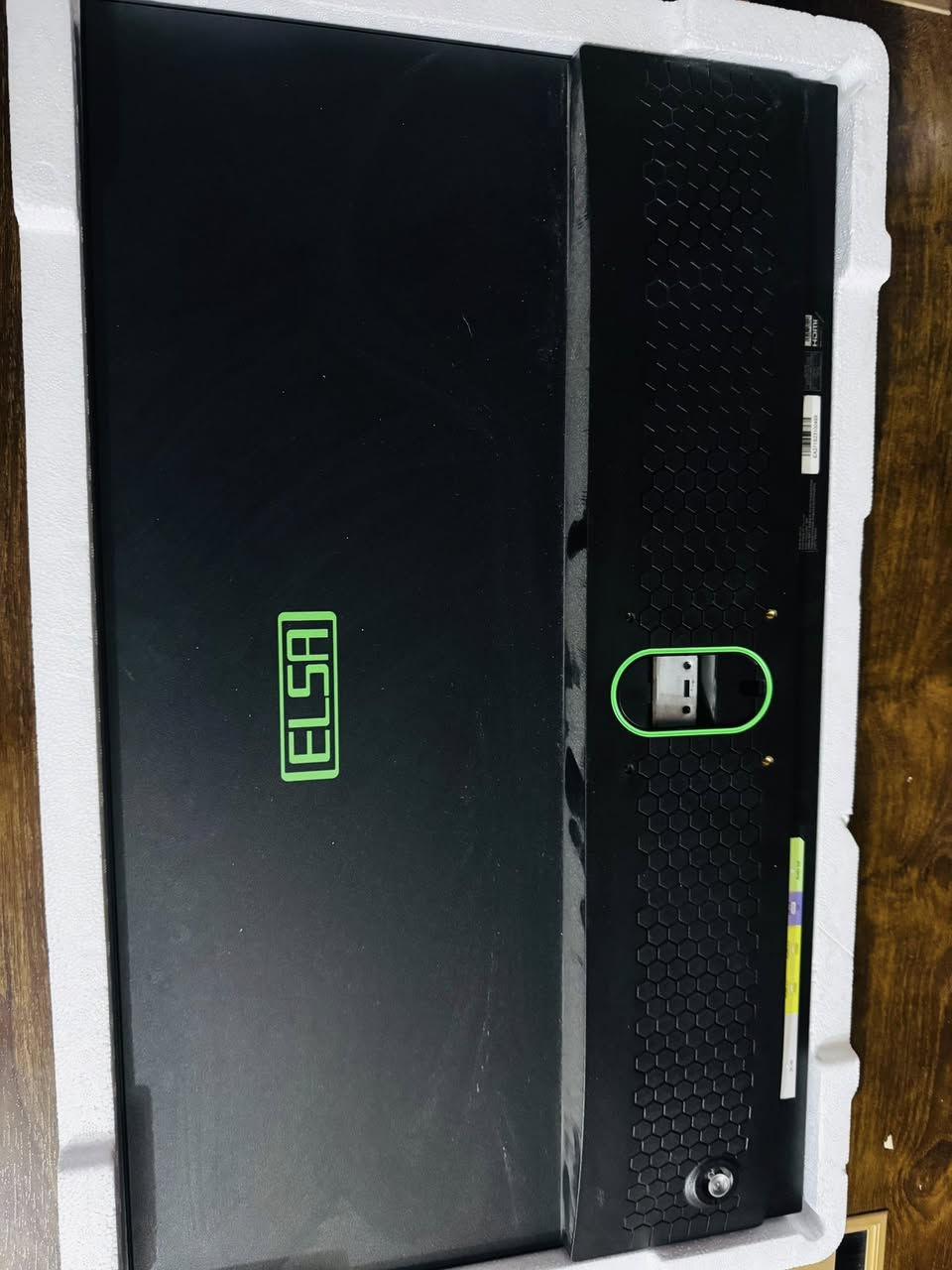 شاشة للبيع من شركة ELSA
نوع الشاشة Panel

المواصفات 
185Hz
 • 0.5ms
 • IPS
 • FreeSync / G-SYNC
 • Full HD

يعني مناسبة جداً للألعاب التنافسية

المكان بغداد مدينة الصدر شارع الفلاح 

رقم  ***********

السعر 150 بيها مجال
