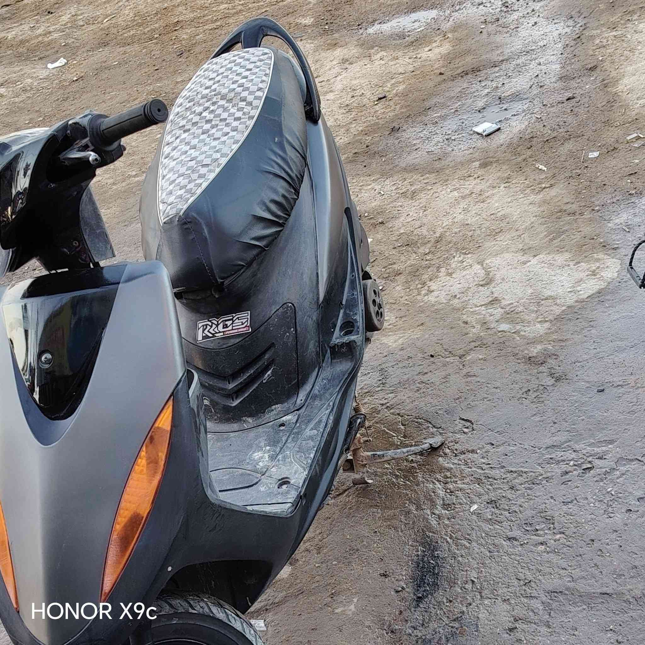 سلام عليكم دراجه ماكس عدله الدراجه تعمير ونضيفه حيل المحرك 49 مفتوحه بس مستم بيه بس سلف 55 هيه الدراجه 49 بيه كلج امامي رياضي + الصلصه صجميه ما بيه اي نقص القبك الهدر موجود السعر 550 وبيه مجال هاذه الرقم *********** مو شراي لا يراسل عنوان بابل ابي غرق الدراجه شلعه ومعدل المكينه عاعمه
