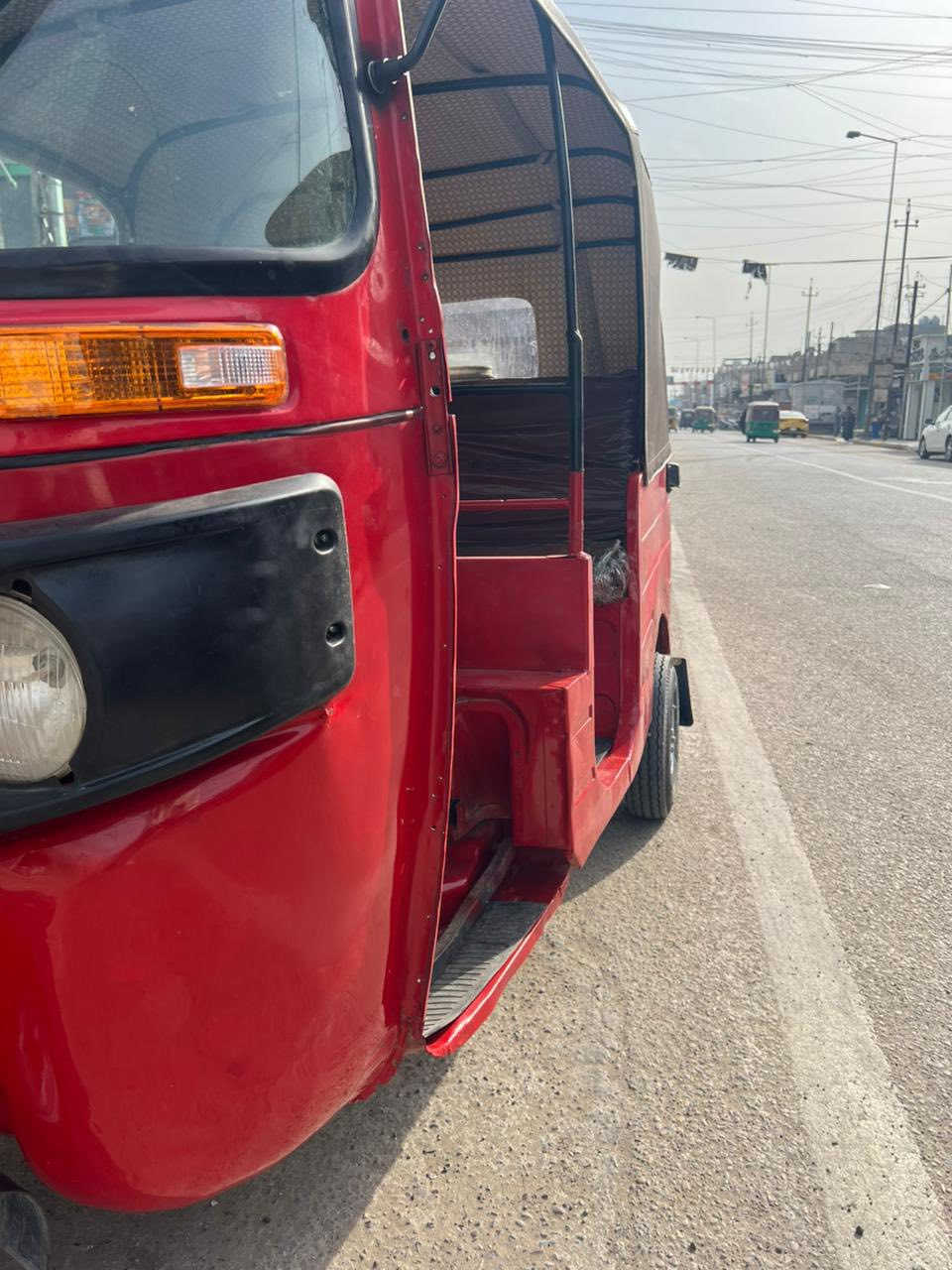 السلام عليكم تكتك للبيع  18 بيها دوس معمره وبيها طخات بل الغد لا تنقيص ولا تبخير تكتك خير من الله كبل  لشارع السعر 5/200 وبيها مجال /الاتصال:***********
