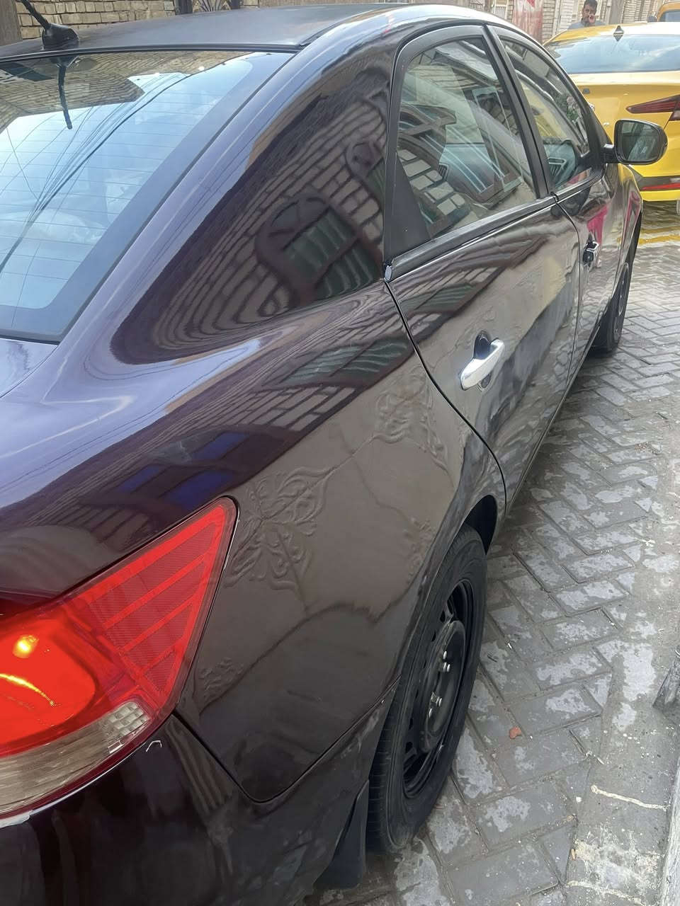 السلام عليكم كيا سيراتو موديل 2012 لون كرزي فول مواصفات 1/1 فتحة سقف بصمه مكينة 1600 دوش تبريد السيارة مصبوغة حزام بيها بارد بالجاملغ بدون لا شاصي ولا داخل هزه ورقم جديده بأسمي السياره السعر 88 للاستفسار اتصال *********** ما متواجد على النت مكاني بغداد مدينة الصدر
