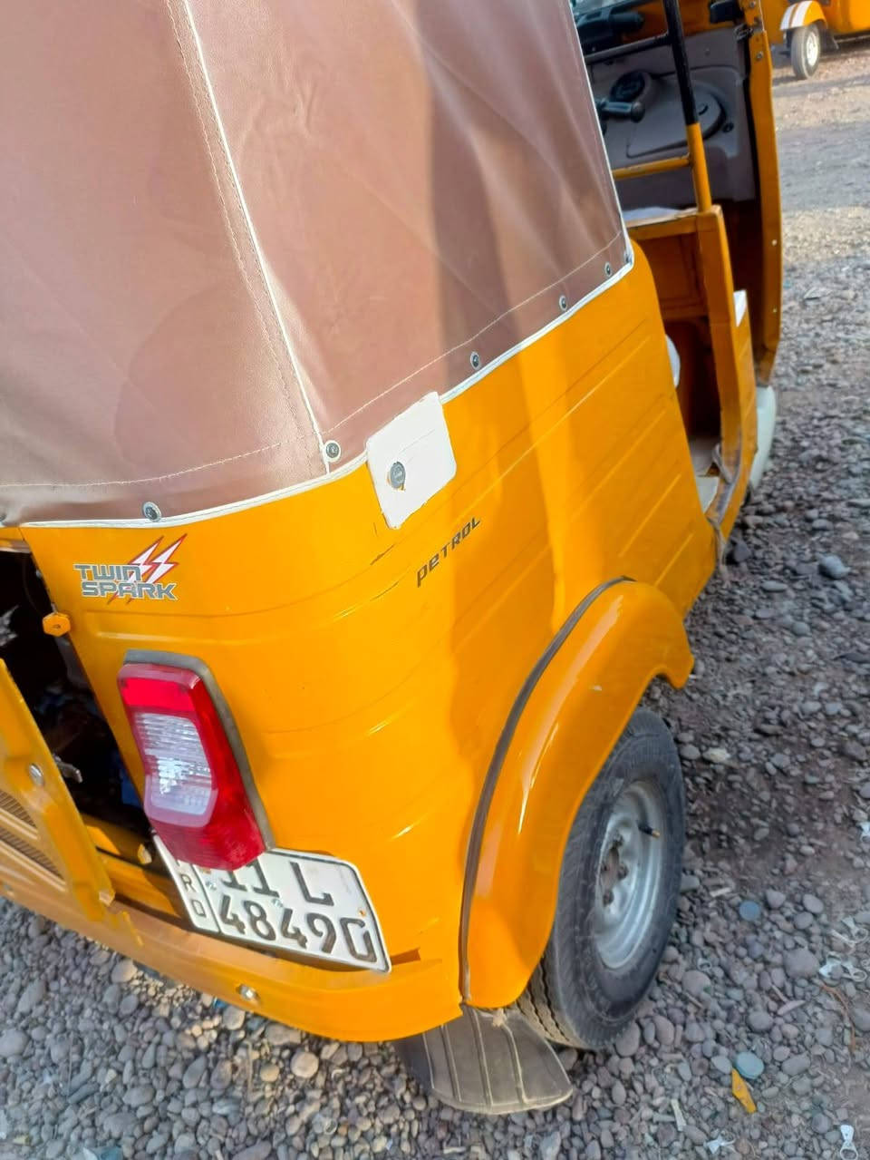 تكتك للبيع موديل 2019شهر 12 رقم انكليزي مكفوله كفاله عامه من عده بيه طخه بسيط بالغد السعر 6250 وبيه مجال مكاني الشعب شارع الصحه ***********
