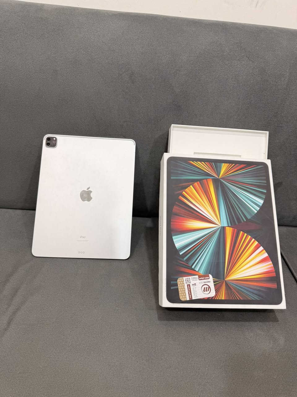 ايباد m1 حجم 12.9 ذاكره 256  بطاريه 79   ***********
